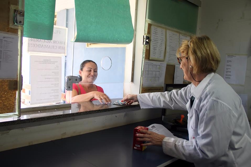 Farmácia do CEM melhora atendimento e passa a atender com dois farmacêuticos Farmácia do CEM melhora atendimento e passa a atender com dois farmacêuticos