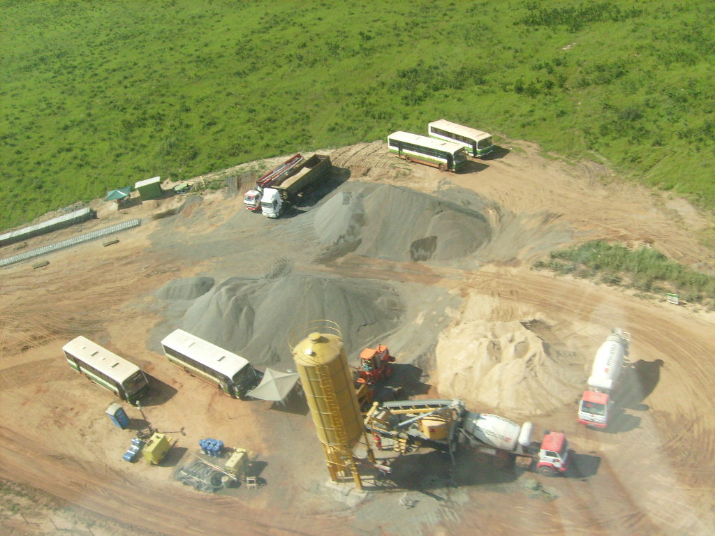 No canteiro de obras, está montada uma grande estrutura para dar àpoio aos trabalhos (Foto: Divulgação)