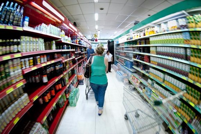 Comércio nacional abre 73 mil vagas temporárias para o Natal Hiper e supermercados sempre vendem e contratam mais no período de fim de ano. (Foto: Arquivo/ Agência Brasil)