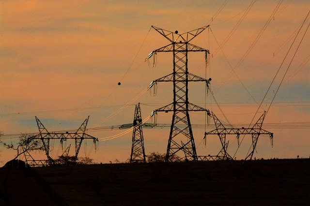Conta de energia pode ficar até 5% mais cara em Mato Grosso do Sul Consumidores de todo o País vão pagar a conta dos furtos de energia feitos na Região Norte - Gerson Oliveira / Correio do Estado