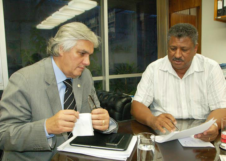 Oito cidades do Bolsão recebem caminhões do PAC da Agricultura nesta sexta-feira Delcídio e João Grandão trabalharam em conjunto para contemplar MS com o PAC da Agricultura Familiar (Foto: Divulgação)