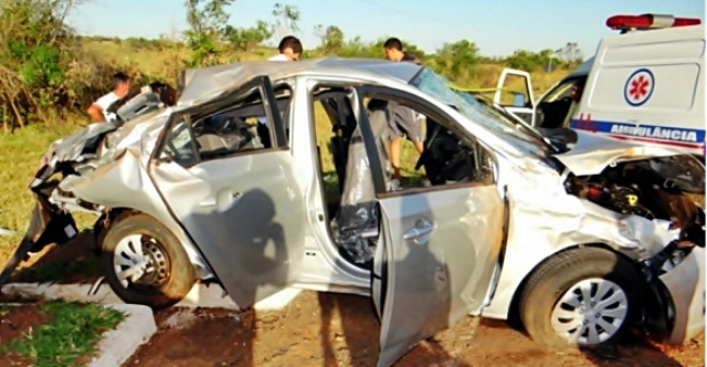 Homem morre em acidente na MS-338, entre Bataguassu e Santa Rita do Pardo Segundo a Polícia, ainda não se sabe o que fez o motorista perder o controle da direção (Foto: Celso Santos)