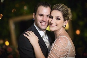 Dia dos Namorados: Conheça os Três-lagoenses que se ‘uniram’ pelo Tinder Máyra Fernanda Marquezani, e seu esposo, Lucas Cardin Marquezani. (Foto: Reprodução Facebook)