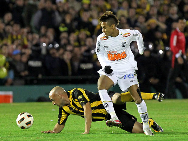 Neymar confia na volta do parceiro Ganso para segunda final Neymar espera ter a ajuda de Ganso na segunda final da Libertadores
Foto: Sérgio Barzaghi/Gazeta Press