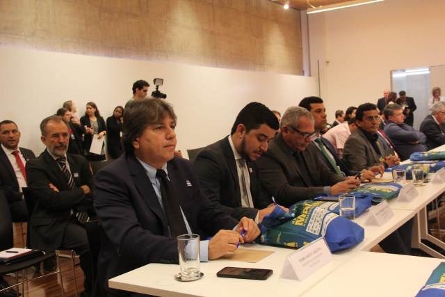 Caravina defende manifestação no STF por votação dos royalties do petróleo A proposta de Caravina foi aprovada por unanimidade durante reunião do Conselho Político (Foto/Assessoria)