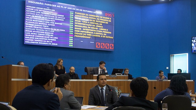 Na Tribuna, o vereador Tonhão afirmou que o projeto é de extrema importância, encontrando legalidade (Foto/Assessoria)