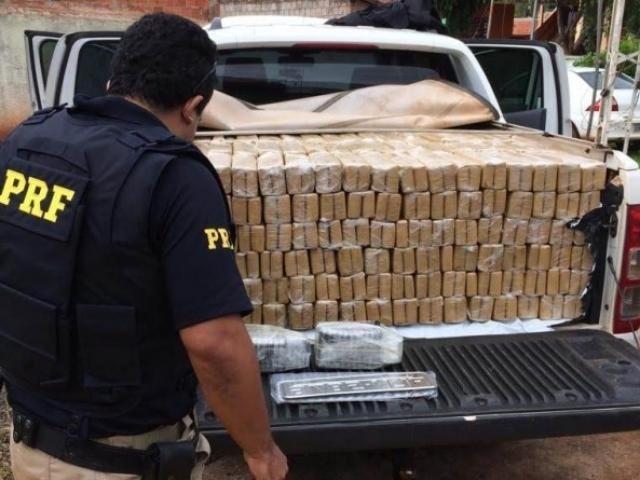 Casal é preso com mais de uma tonelada de maconha em caminhonete roubada em Paranaíba Foto: Divulgação/ PRF