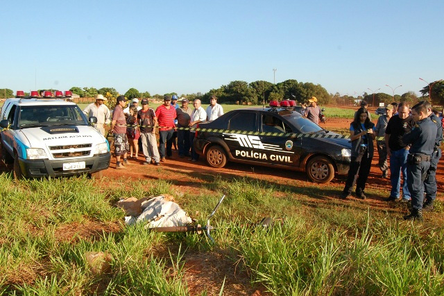 Preso acusado de matar homem achado com sinais de violência sexual O corpo da vítima foi encontrado em um terreno baldio (Foto: Ivinoticias)