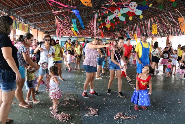 Pais aprovaram organização e segurança da Matinê do CarnaTrês Na portaria, a equipe de segurança controlava rigorosamente a entrada de crianças e adolescentes, exigindo os documentos dos pais ou responsáveis e também dos menores de 12 anos (Foto/Assessoria)