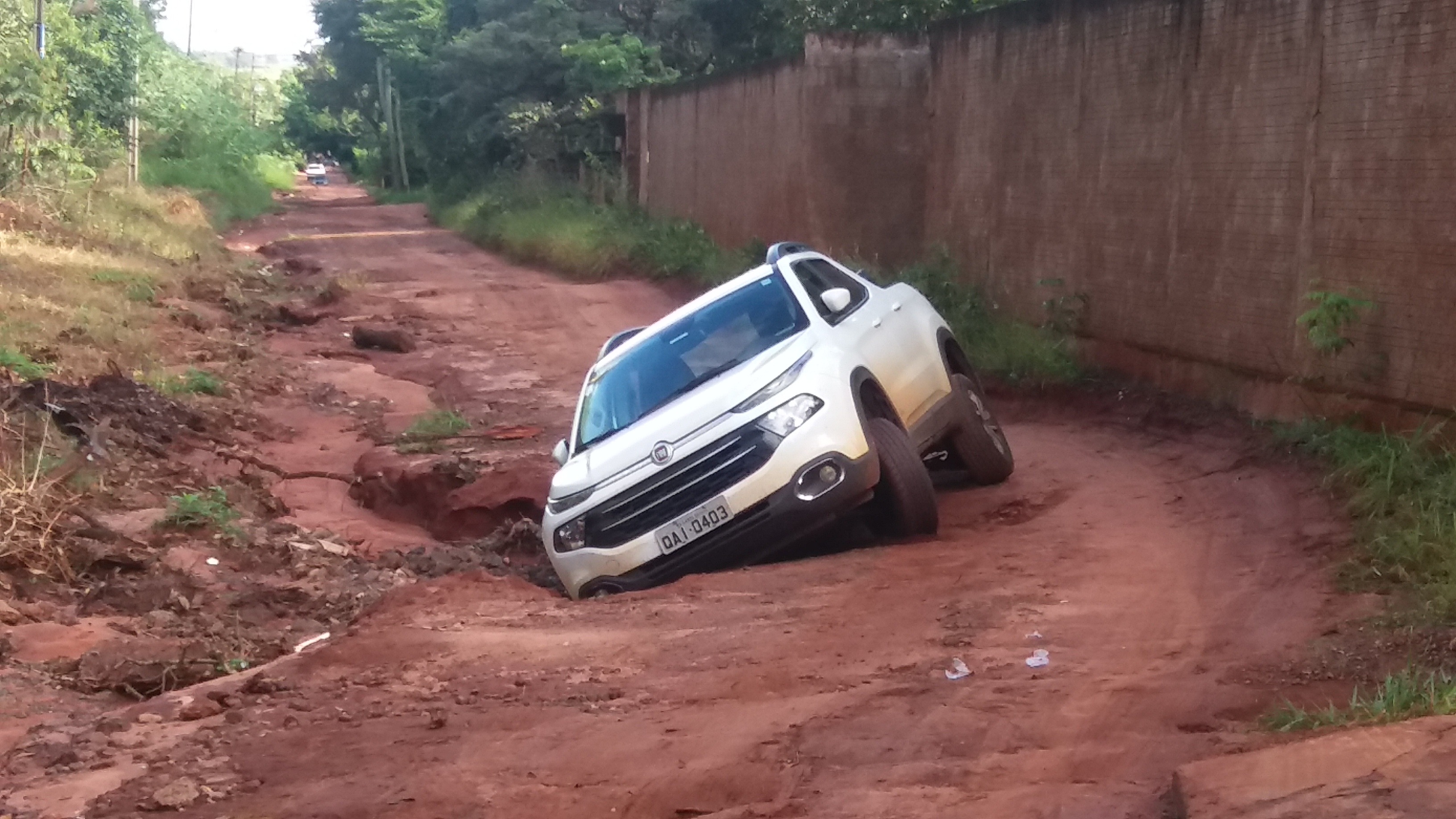 Drenagem fica só na promessa e chuva isola Chácara dos Poderes novamente *(Divulgação: Flávio Teixeira Campo Grande, MS – 14/02/2018)*