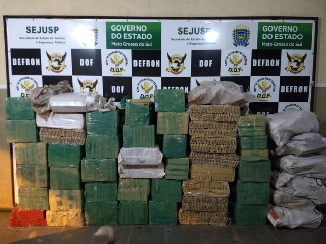 DOF recupera veículo furtado carregado com mais de uma tonelada de droga Foto: Departamento de Operações de Fronteira (DOF)