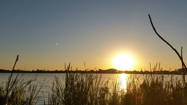 Céu ensolarado nesta manhã em Três Lagoas. (Foto: Ricardo Ojeda)