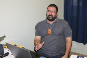 Delegado Thiago José Passos da Silva, do Setor de Investigações Gerais da Polícia Civil de Três Lagoas. (Foto: Lucas Gustavo).