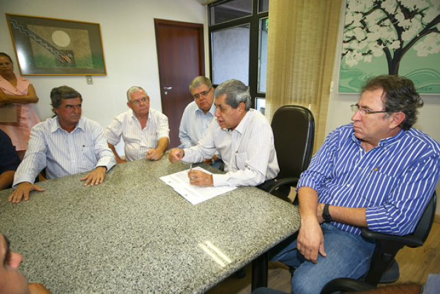 Estado assegura parceria para construção de casas em Aparecida do Taboado Puccinelli destacou que o objetivo é chegar à meta de construção de 70 mil casas em Mato Grosso do Sul e que paralelo a isso o Estado continuará executando obras (Foto: Edemir Rodrigues)