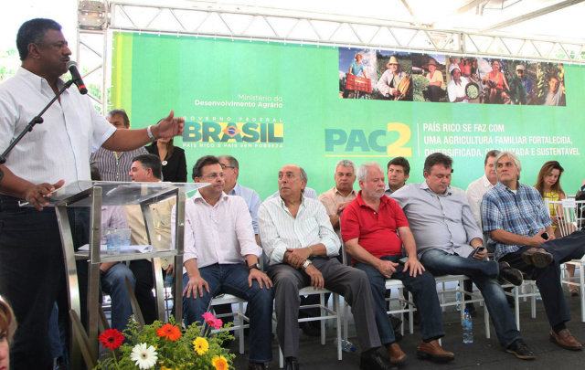 Delegado João Grandão agradeceu o apoio dos deputados e senadores que ajudaram a viabilizar equipamentos para a agricultura familiar (Foto: Divulgação/Assecom)