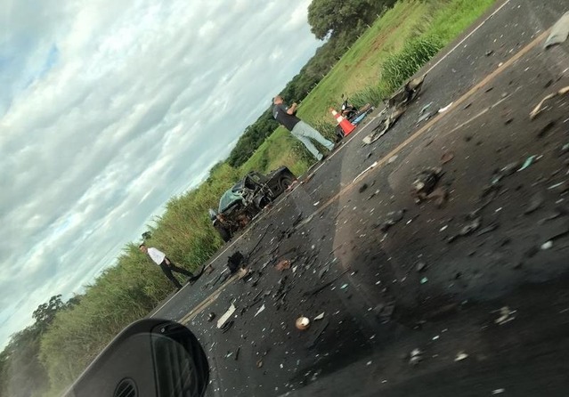 Violência do acidente pode ser vista na estrada. Foto: Site Jovem Sul News