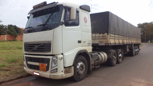 Empresa é autuada em R$ 14,5 mil por transporte ilegal de tinta Dentro da carreta estavam 28,8 m³ de tintas e verniz ilegal. (Foto: Assessoria)