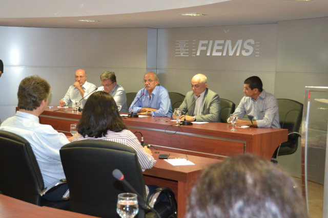 Durante reunião realizada nesta sexta-feira (04/04), no Edifício Casa da Indústria, em Campo Grande (MS), para discutir os principais pontos do Novo Marco Regulatório da Mineração e seus efeitos em Mato Grosso do Sul (Foto: Divulgação/Assecom)