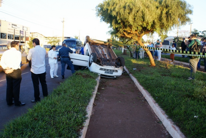 Adolescente de 14 anos morre esmagada em capotamento em Dourados O acidente foi próximo ao Monumento do Colono