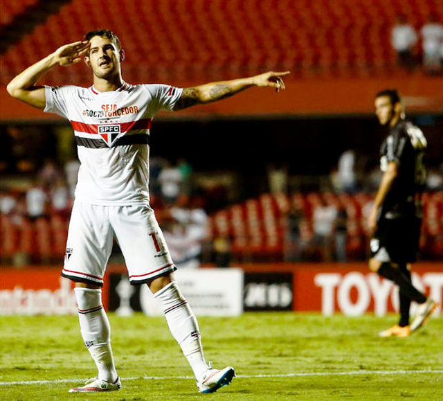 São Paulo prepara plano ousado para comprar Alexandre Pato Pato está no São Paulo há 13 meses (Foto: Miguel Schincariol/LANCE!Press)