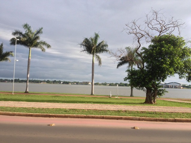 Na manhã desta quinta-feira (22), o céu de Três Lagoas estava com formação de nuvens. (Foto:Gisele Berto)