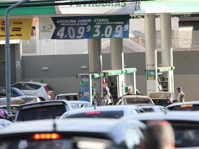 Consumidores poderão monitorar em tempo real preço cobrado pelos postos (Foto: Saul Schramm)