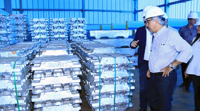Governo vai investir em acesso à indústria de alumínio de Paranaíba Visita do governador, Reinaldo Azambuja, em outubro de 2017, na empresa de alumínio.