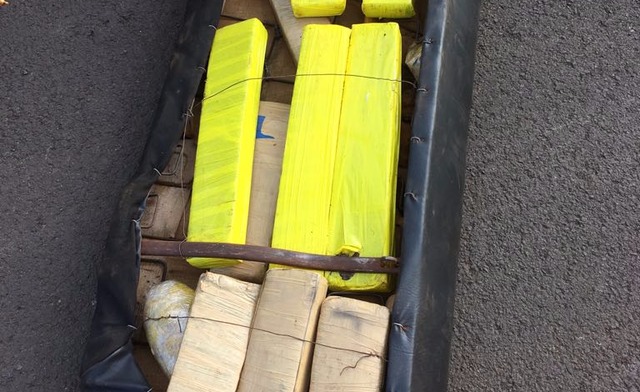 PMR apreende 70 Kg de maconha em Amambai Acusado relatou que relatou que iria receber R$ 5.000,00 para levar até Londrina (PR) (Foto: PMR/Divulgação)