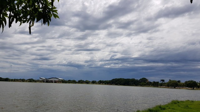 O dia começou com grande quantidade de nuvens (Foto/Ricardo Ojeda)