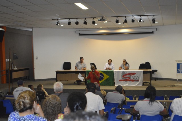 Servidores da UFMS fazem protesto contra reforma da Previdência Waldevino Basílio, também da coordenação do SISTA-MS informa que outras categorias farão protestos desde as primeiras horas da manhã e algumas delas aderiram também pela paralisação dos trabalhos (Foto/Assessoria)