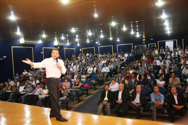 Dia do Jornalista: mais valor ao “Quarto Poder” Roberto Cabrini durante o Sétimo Encontro de Jornalistas de Mato Grosso do Sul, em Três Lagoas