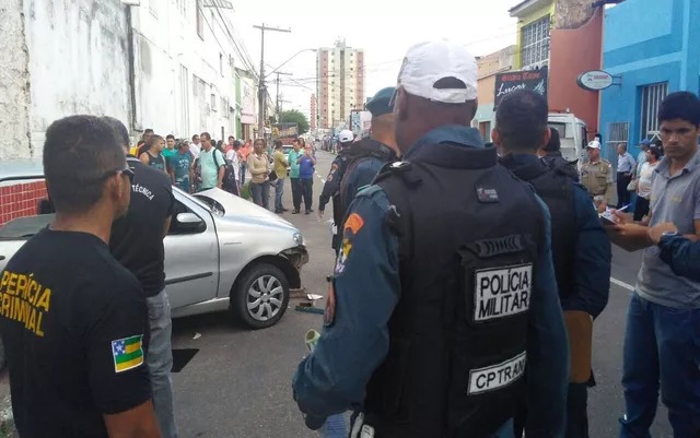 Acidente ocorreu no início da tarde no Centro de Aracaju (SE). (Foto: Ana Fontes/TV Sergipe)