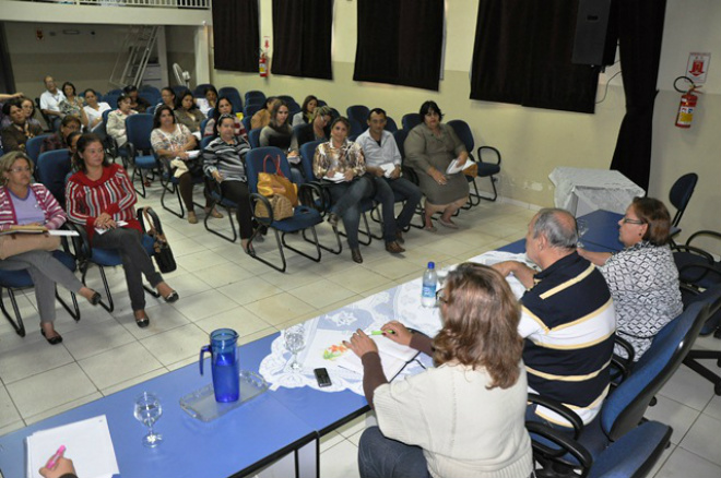 Educação reúne diretores de Escolas e CEIs de Três Lagoas