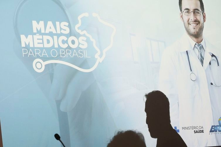 Ministério da Saúde diz que 84% das vagas do Mais Médicos já foram preenchidas Prorrogação das inscrições foi anunciada pelo ministro Gilberto Occhi - Valter Campanato/Agência Brasil