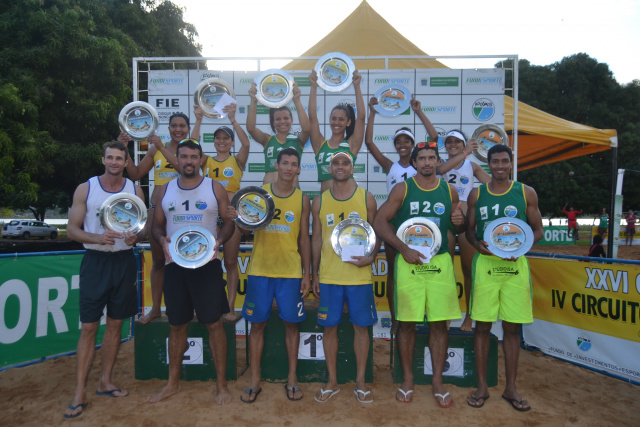Atletas de Três Lagoas se destacam no Estadual de Vôlei de Praia Os atletas subiram no podium no último domingo (04) na orla da Lagoa Maior.l (Foto: Assessoria)