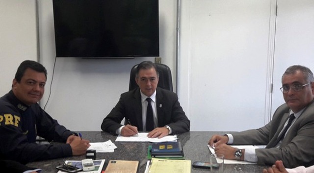 Convênio inédito entre Sejusp e PRF agiliza o trabalho das forças policiais Segundo o secretário da pasta, na prática, a assinatura desse documento possibilita que a PRF tenha acesso às informações do Sistema Integrado de Gestão Operacional (Sigo), que é operado pelo Estado. (Foto: Divulgação)