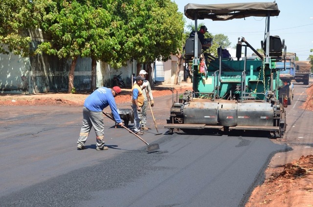 Com 11 obras em andamento, Prefeitura de Três Lagoas asfaltará cerca de nove quilômetros de ruas No total, são mais de 12 milhões de reais investidos, sendo que mais de oito milhões são de recursos próprios. (Foto: Secom Três Lagoas)