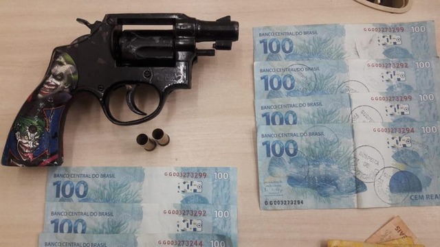 Notas falsas e arma de fogo são apreendidas com menor em Três Lagoas Notas falsas já haviam sido passadas pelos menores (Foto/Assessoria)