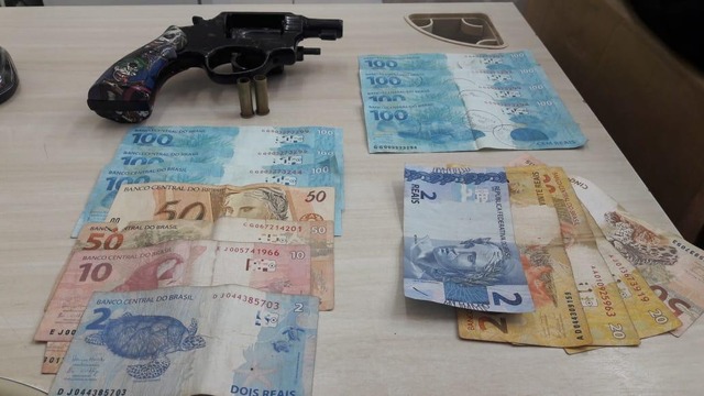 Notas falsas e arma de fogo são apreendidas com menor em Três Lagoas Notas falsas e arma de fogo são apreendidas com menor em Três Lagoas