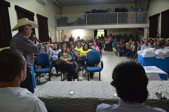 Merendeiras e Cozinheiras da REME recebem gratificação no valor de R$ 180 Participaram da cerimônia o prefeito de Três Lagoas, Angelo Guerreiro acompanhado do seu vice Paulo Salomão (Foto/Assessoria)