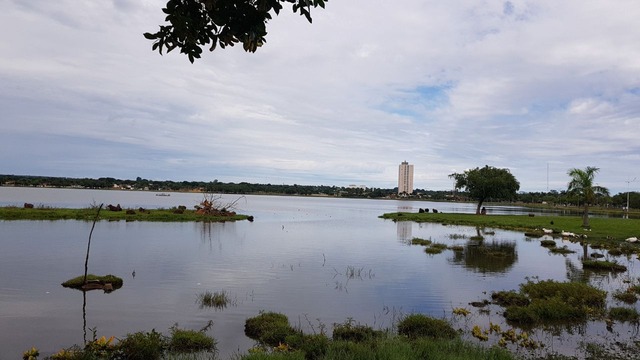 Em Três Lagoas, temperatura varia entre os 21°C e 33°C nesta quarta Tempo amanheceu aberto e quente. (Fotos: Ricardo Ojeda).