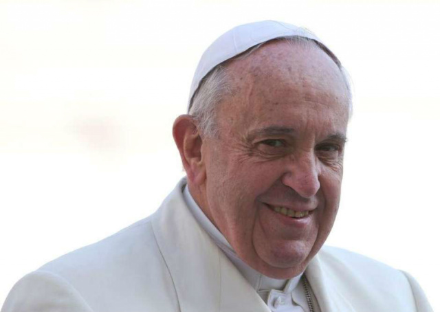 Questionado sobre se gosta de ser Papa, Francisco respondeu com resignação: 