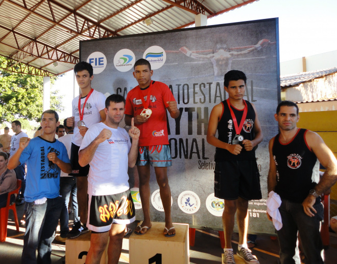 Atletas conquistaram medalhas em Campeonato Estadual de Muay Thai (Foto: Divulgação)