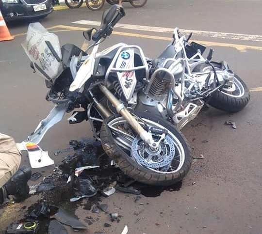 Presidente da Associação Comercial de Ponta Porã sofre acidente grave Moto de Eduardo Gaúna ficou destruída. Foto do Ponta Porã Informa.