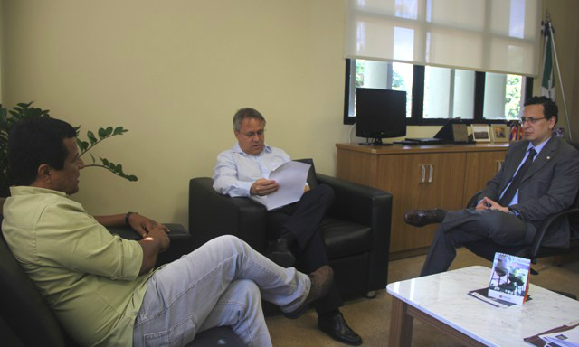 Deputado Amarildo Cruz volta a cobrar informações do MPE sobre a CPI da Saúde A reunião contou, ainda, com a presença do Promotor de Justiça, Paulo Cezar dos Passos (Foto: Divulgação/Assecom)