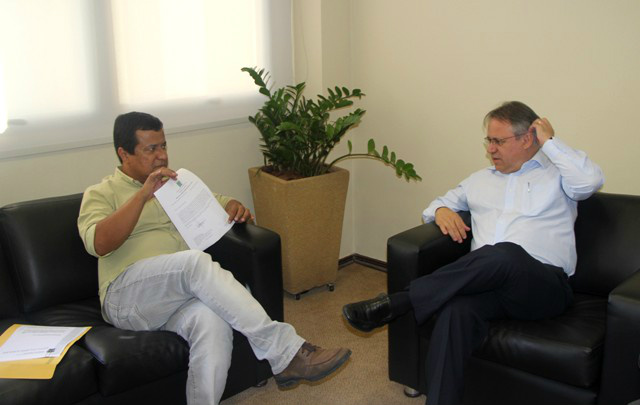 Deputado Amarildo Cruz volta a cobrar informações do MPE sobre a CPI da Saúde O deputado Amarildo Cruz destacou aos promotores que está voltando aos 11 municípios investigados no ano passado para fazer uma prestação de contas à população (Foto: Divulgação/Assecom)