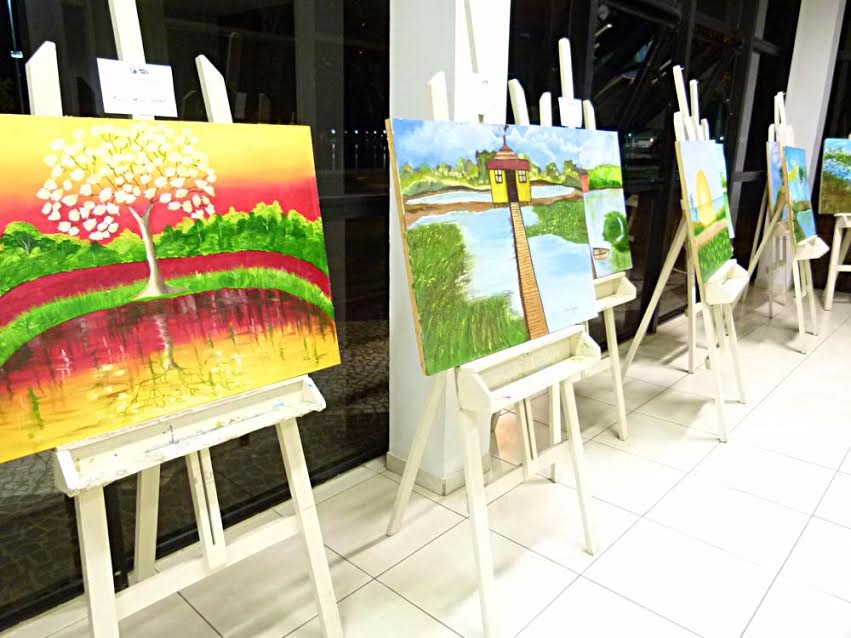 Projeto cultural apoiado pela Fibria homenageia os 102 anos de Três Lagoas (MS) com pinturas em placa de celulose As obras de arte integram o projeto Arte no Bairro, iniciativa realizada há sete anos pela Casa da Cultura em parceria com a Fibria (Foto/Assessoria)