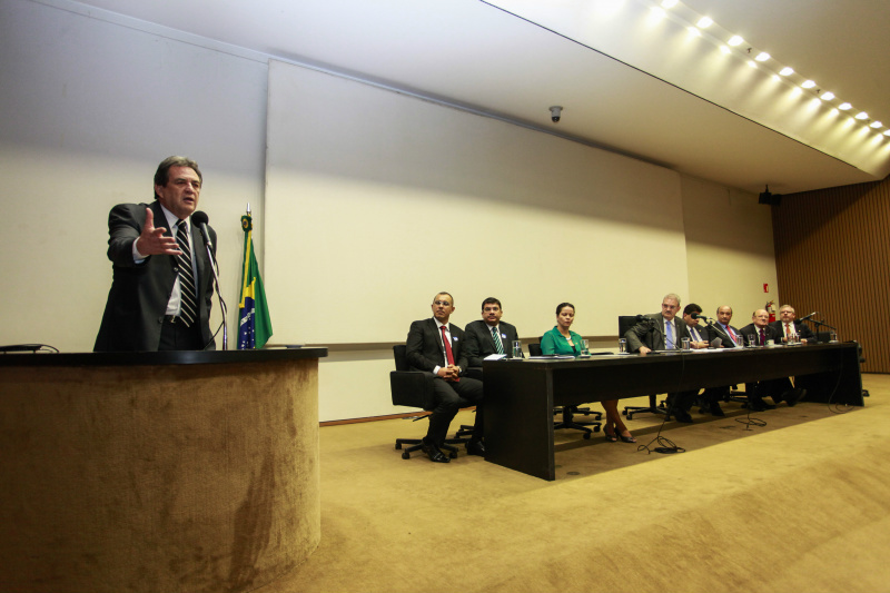 Criação da frente parlamentar para o desenvolvimento da faixa de fronteira é debatida por senador Moka (Foto: Assessoria)