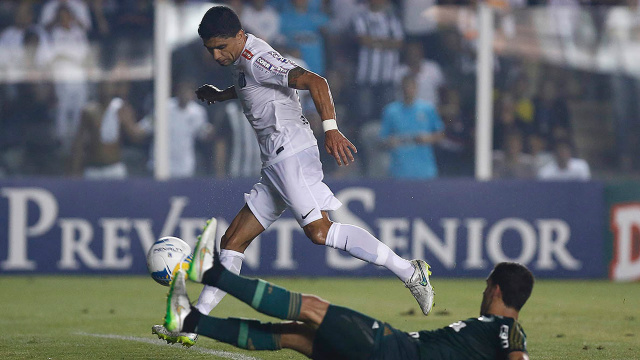 Nem dois árbitros foram suficientes para que a primeira final da Copa do Brasil, entre Santos e Palmeiras, terminasse sem dúvidas e polêmicas.(Foto:Divulgação)