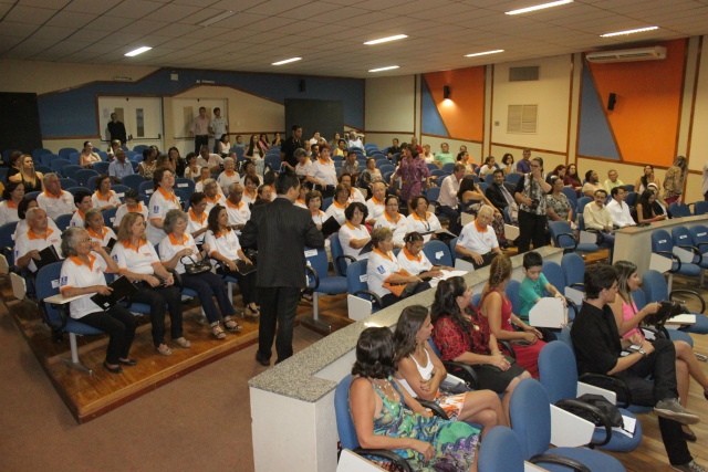 Formatura da UMI aconteceu no anfiteatro do campus I, da UFMS (Foto: Guta Rufino)